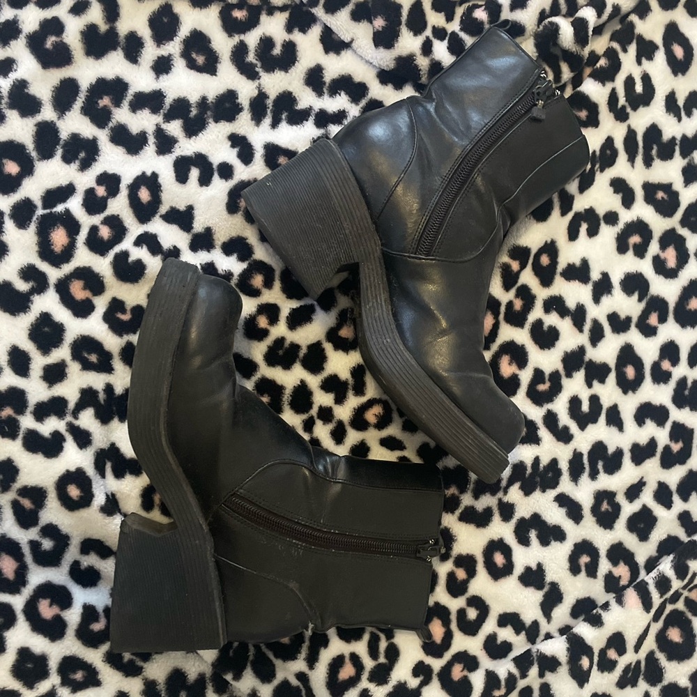 VINTAGE ESPIRIT black boots